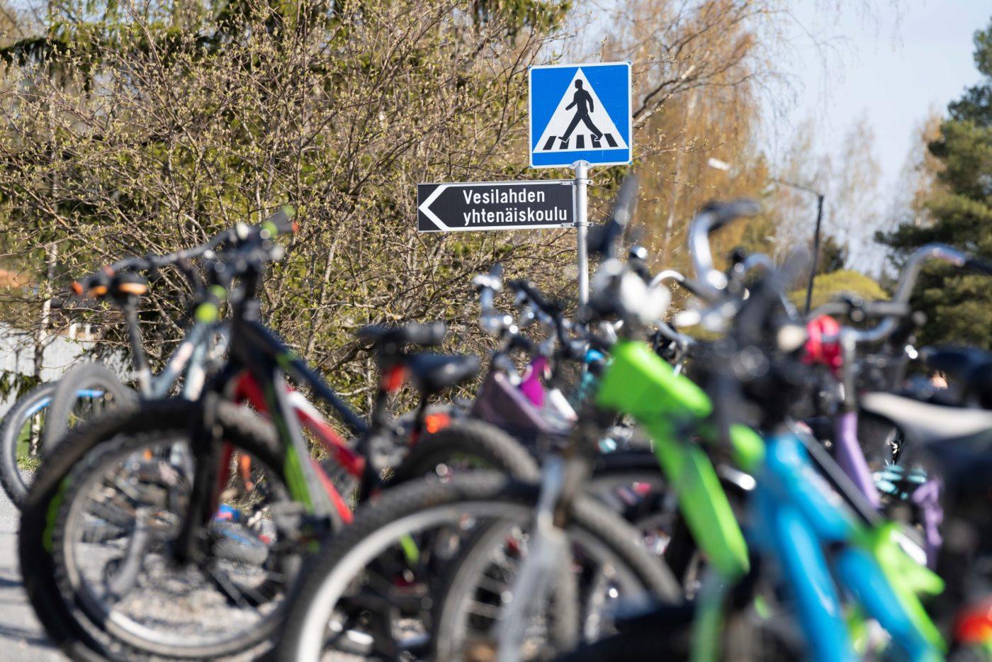 Polkupyöriä parkissa